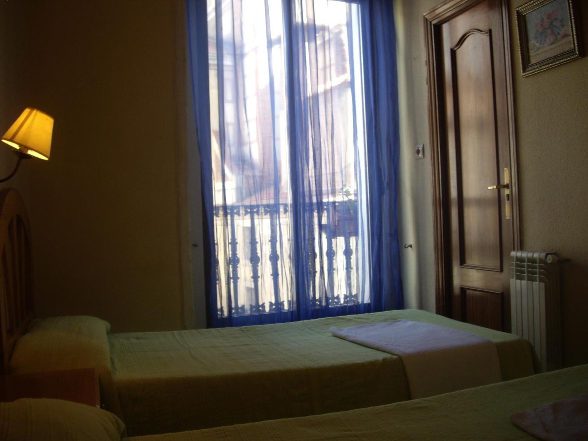 Hostal Pacios Мадрид Экстерьер фото