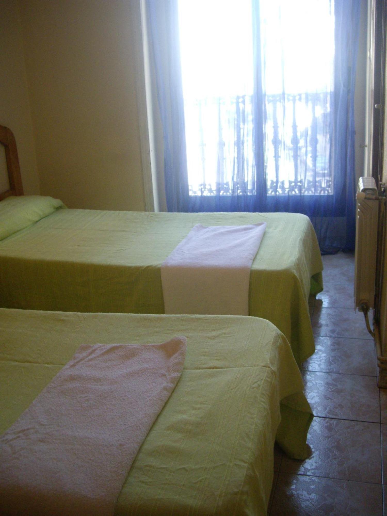 Hostal Pacios Мадрид Экстерьер фото